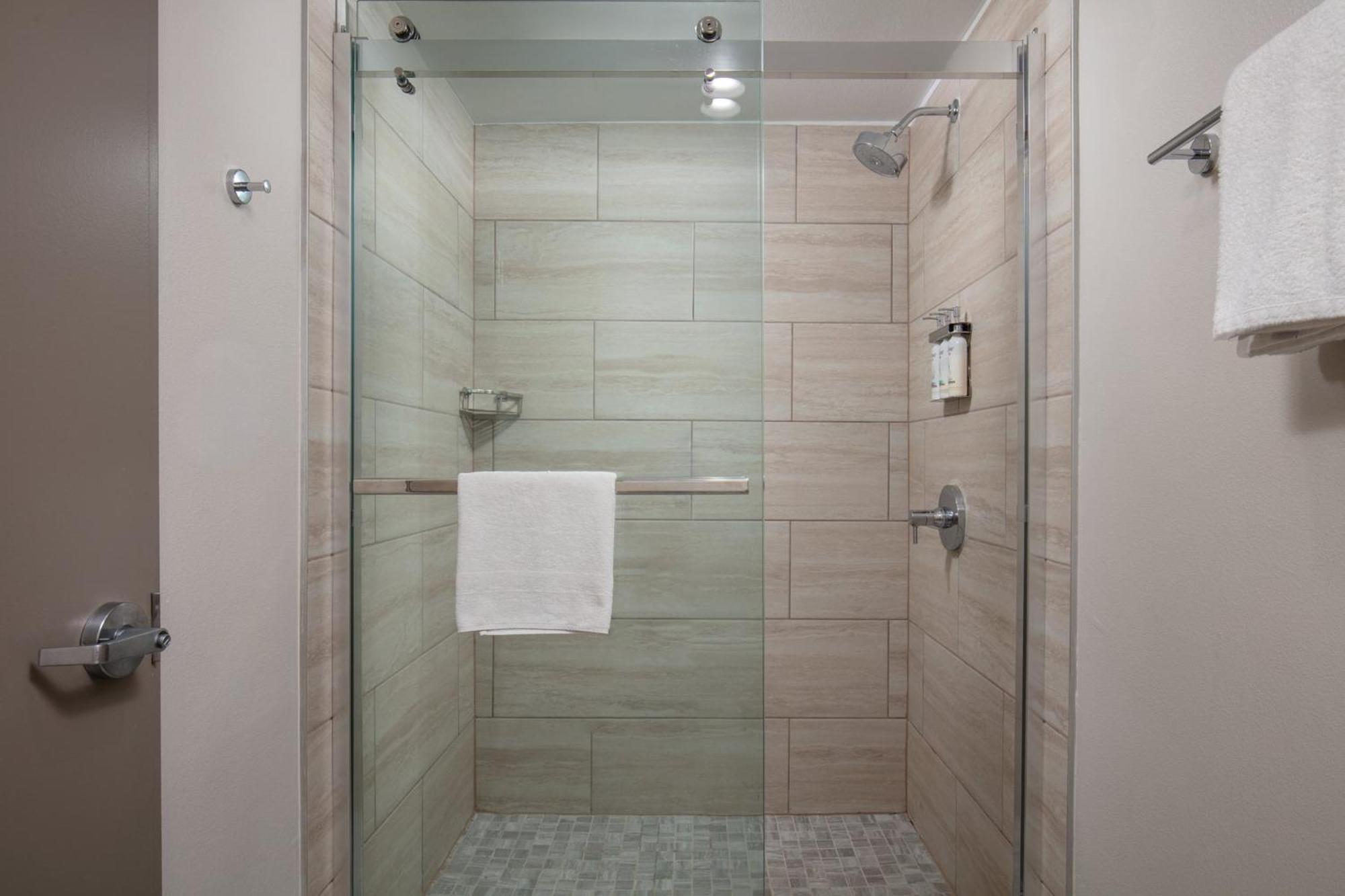 Standard King Room with Mobility Accessible Tub