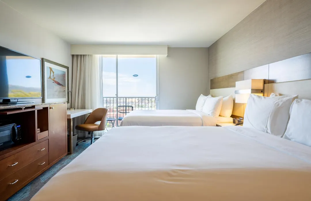 Crowne Plaza Ventura Beach By Ihg-1